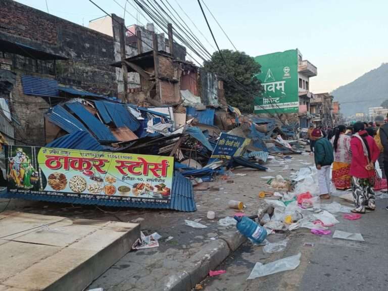 सडक विस्तारका नाममा  हेटौंडामा ५३१ घर–टहरा एकैदिन भत्काइयो, सर्वोच्चको आदेश समेत अवज्ञा
